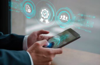 akıllı sistemlerin kontrol ve karar mekanizmalarını sorgulayan teknolojik görsel