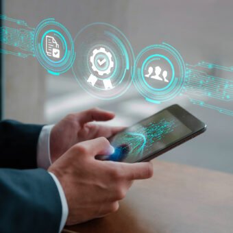 akıllı sistemlerin kontrol ve karar mekanizmalarını sorgulayan teknolojik görsel