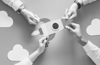 başarılı girişimlerde fikir ve zamanlama ilişkisini simgeleyen kavramsal görsel