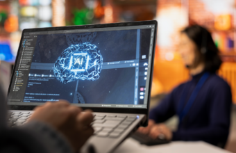 yapay zekânın temel çalışma mantığını sade biçimde anlatan şematik illüstrasyon