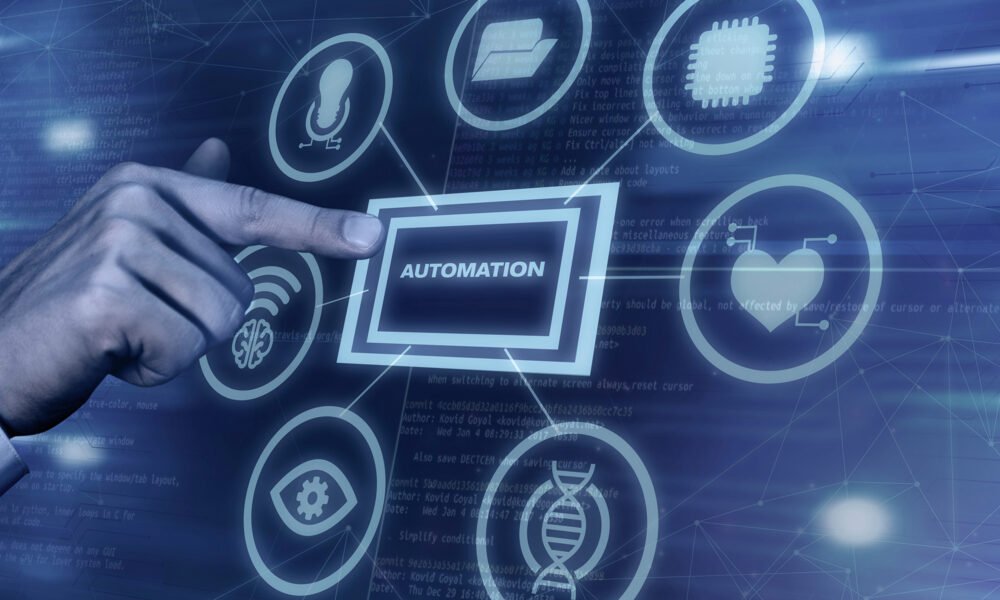 yapay zekâ destekli otomasyon sistemlerinin farklı kullanım alanlarını simgeleyen teknolojik arayüz