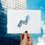 start-up değerleme süreçlerini ve büyüme potansiyelini simgeleyen yükseliş grafiği görseli