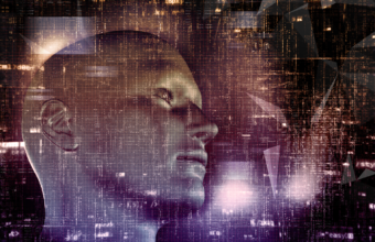 dijital veri akışı ve kod katmanları arasında insan yüzü silueti, yapay zekânın karar alma süreci ve algoritmik analiz konsepti